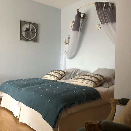 Le Cedre Bleu Bed and Breakfast Grosrouvre Exteriör bild