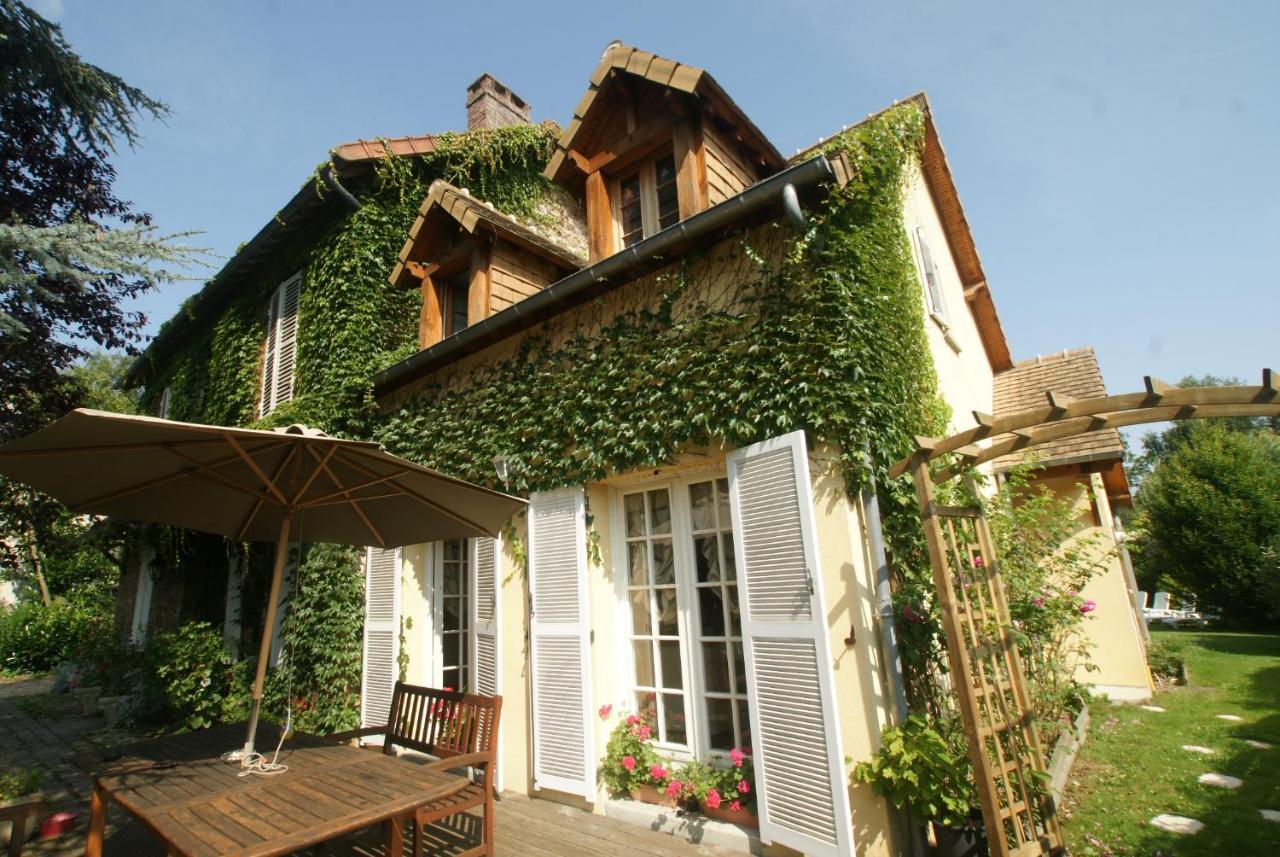 Le Cedre Bleu Bed and Breakfast Grosrouvre Exteriör bild