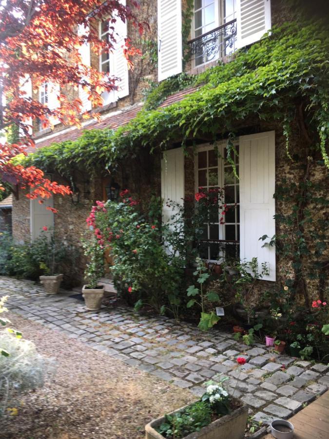 Le Cedre Bleu Bed and Breakfast Grosrouvre Exteriör bild