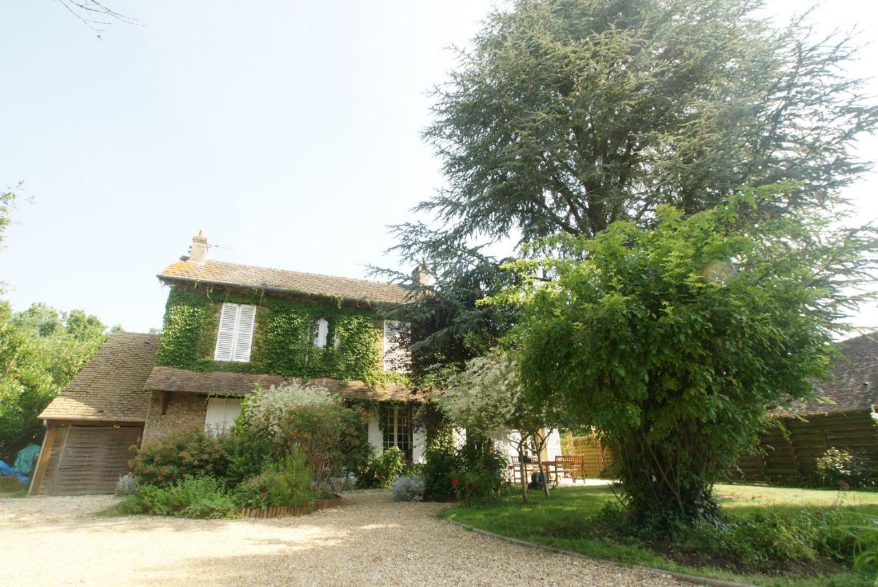 Le Cedre Bleu Bed and Breakfast Grosrouvre Exteriör bild