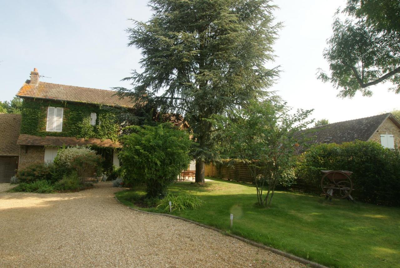 Le Cedre Bleu Bed and Breakfast Grosrouvre Exteriör bild