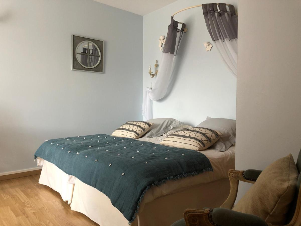 Le Cedre Bleu Bed and Breakfast Grosrouvre Exteriör bild