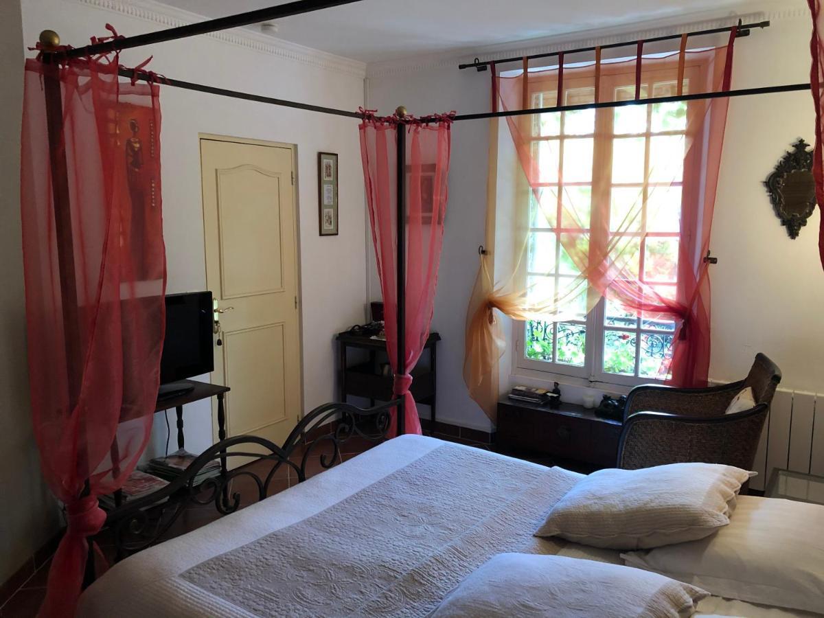 Le Cedre Bleu Bed and Breakfast Grosrouvre Exteriör bild